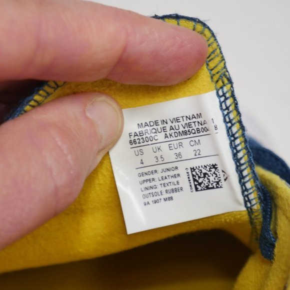 Converse Chuck Taylor All Star Leather Low Tops Boys Size 4 Blue Yellow 662300C - Picture 8 of 8